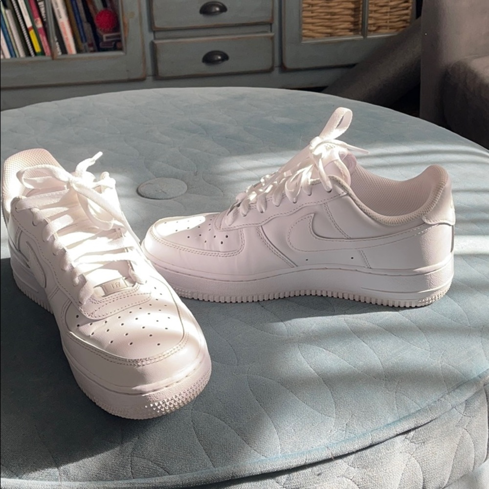 AIR FORCE 1s size 7.5